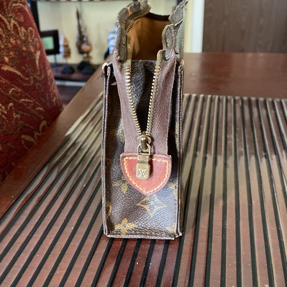 Louis Vuitton Makeup Bag. (7”X5”X2”). - Picture 2 of 4